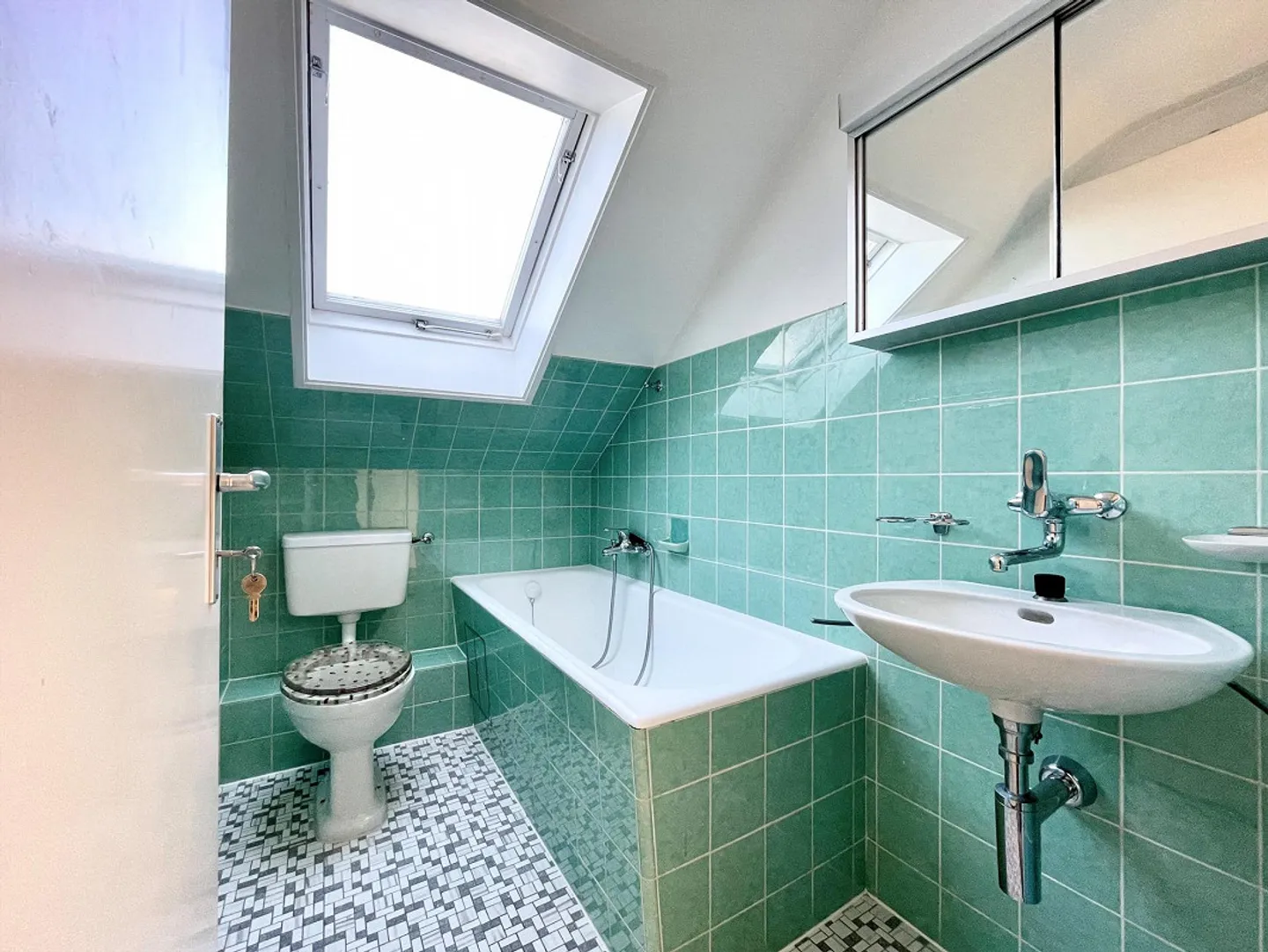 An sonniger, ruhige Lage - inklusive grosse Mansarde 27m2! - Foto 8 von 11