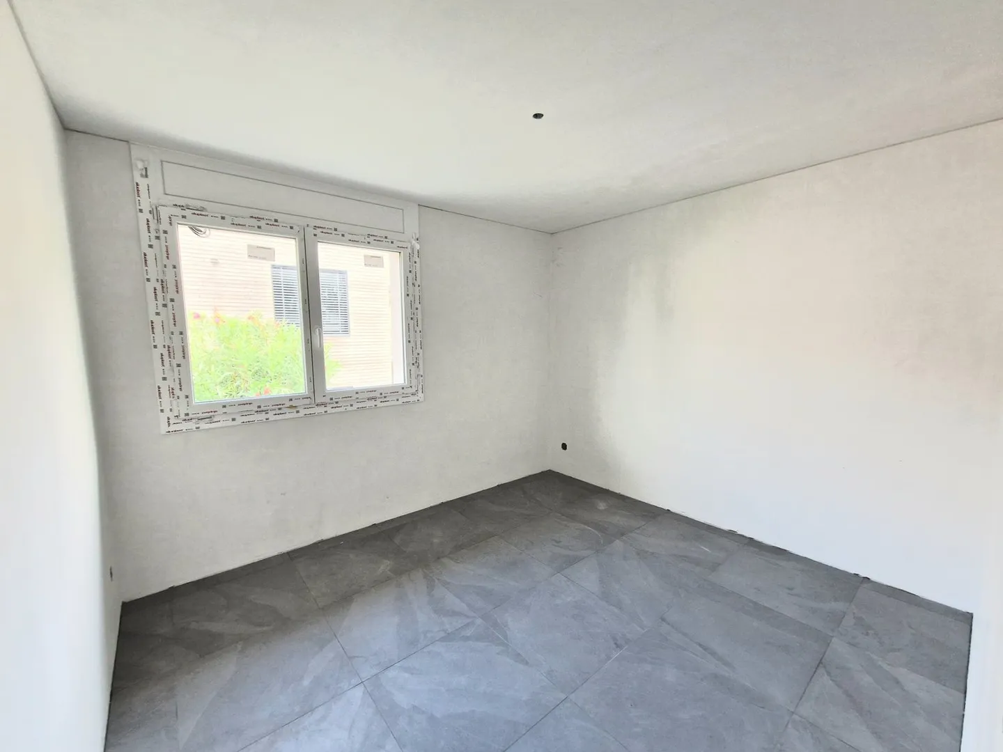 Vendita a Cugnasco - Nuova casa unifamiliare con 5,5 stanze in posizione tranquilla - Foto 10 di 13