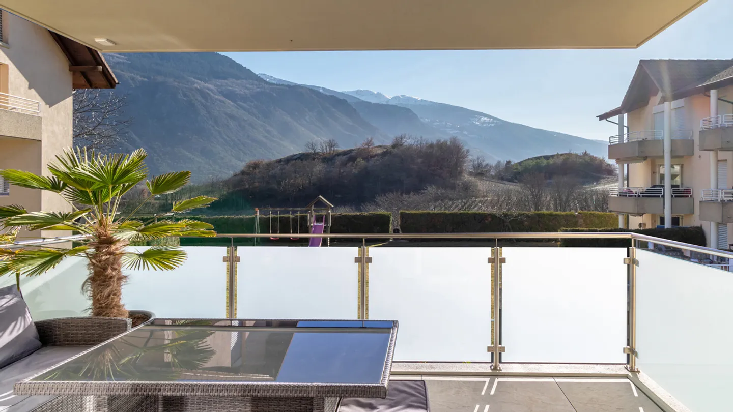 ZU VERMIETEN PRÄCHTIGES 2.5-ZIMMER-WOHNUNG IN SALQUENEN - SIERRE - Photo 1 sur 7