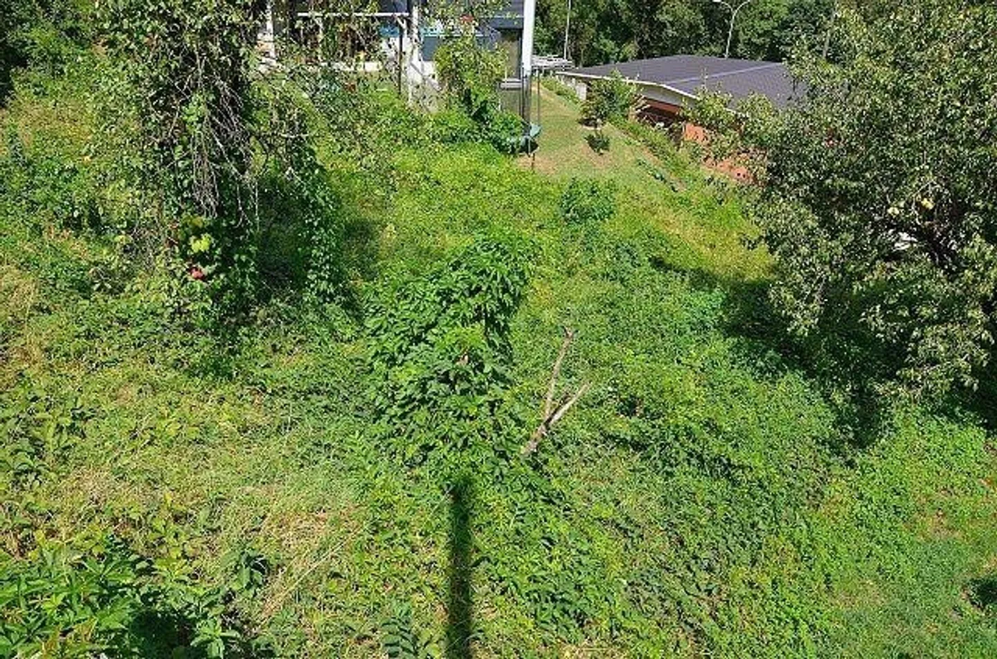 R2 Land for a single-family house of 368 m2 very sunny, panoramic and quiet - Photo 2 of 13