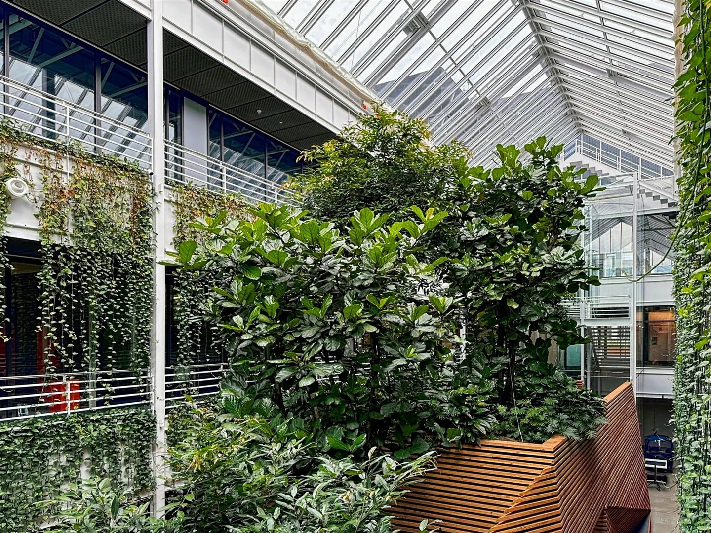 All-inclusive access to coworking spaces at Regus Meyrin - Photo 14 of 14