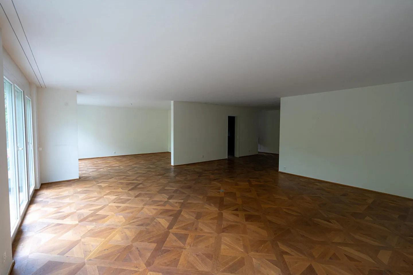 Appartement spacieux de 5 pièces avec balcon à Zollikon - Photo 1 sur 12