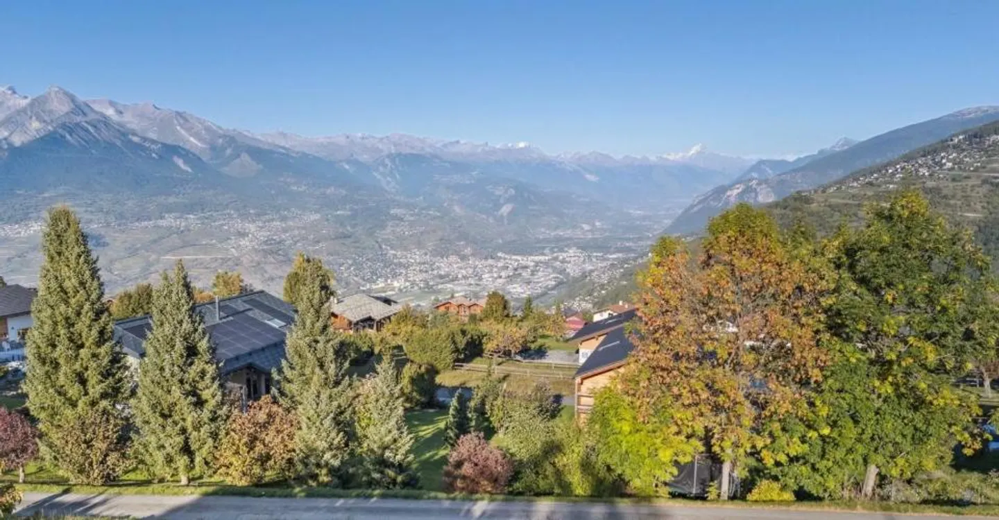 707 m2 da costruire nel cuore di un quartiere residenziale! - Foto 3 di 5