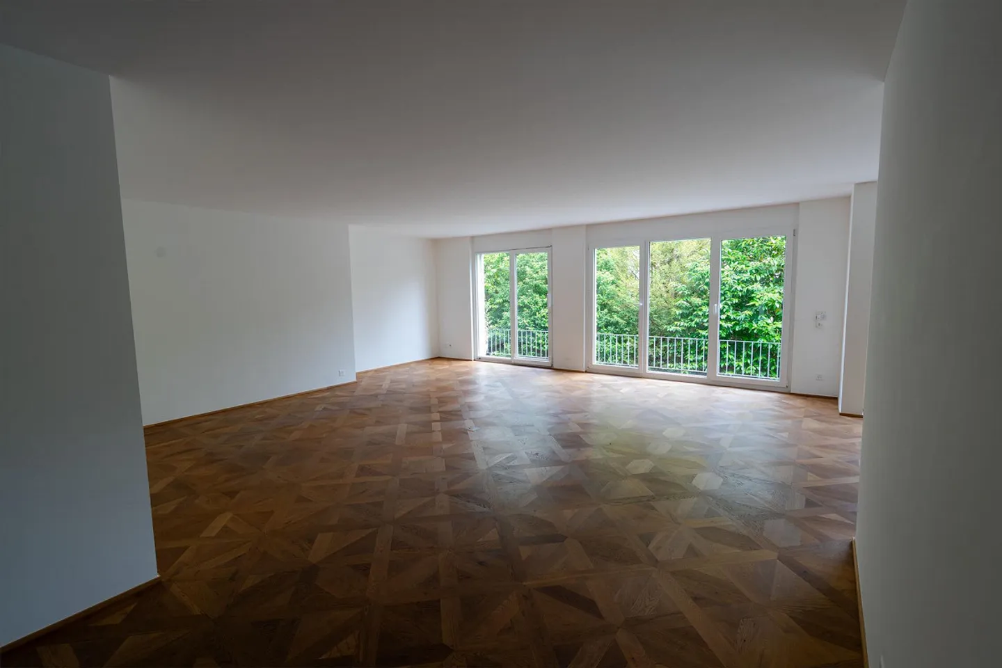Appartement spacieux de 5 pièces avec balcon à Zollikon - Photo 2 sur 12