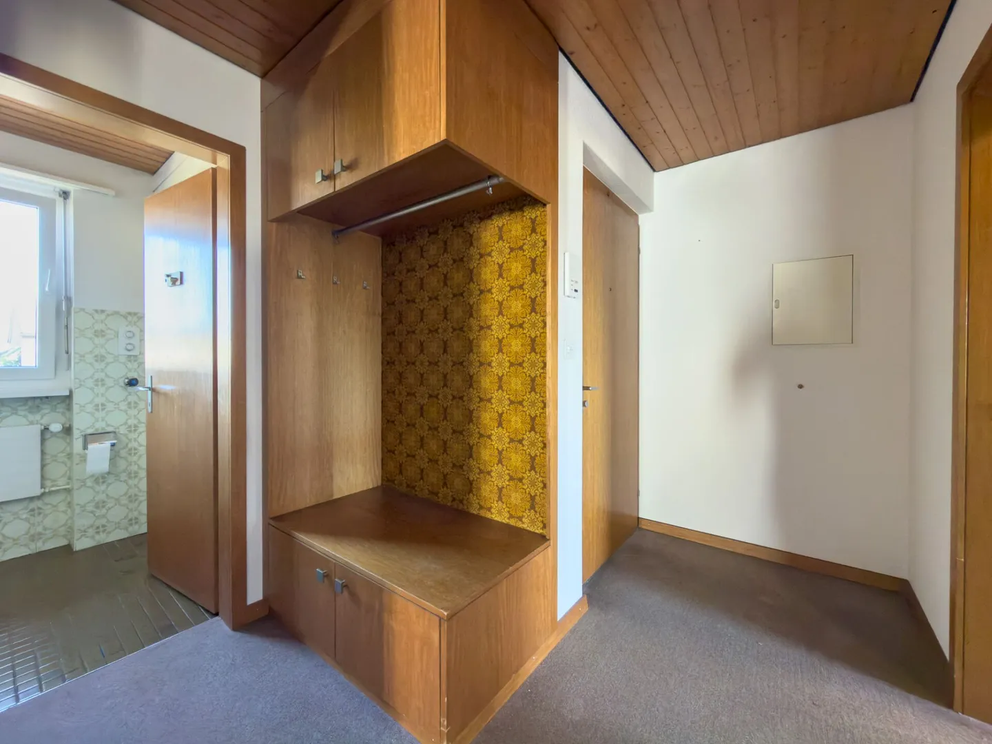 Cozy 4.5 room apartment in a quiet location with hobby room, garage, and plenty of design potential - Photo 2 of 16