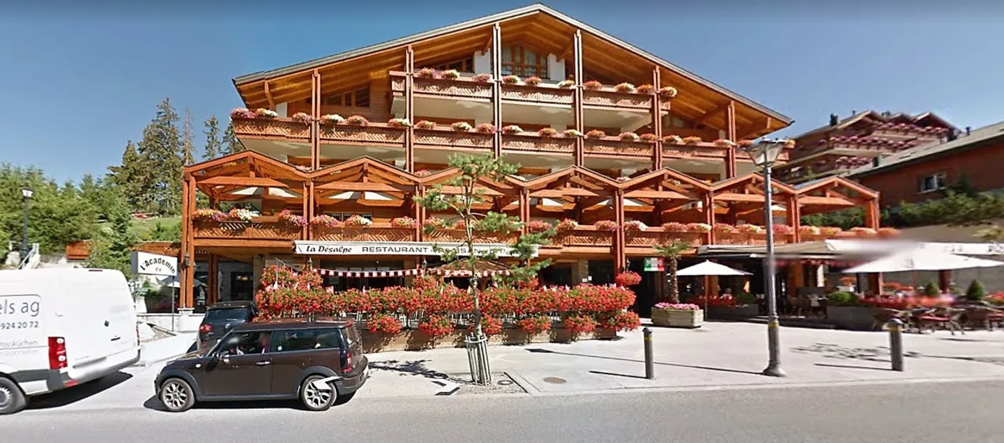 Spazio Commerciale nel Centro di Crans-Montana - Foto 1 di 8
