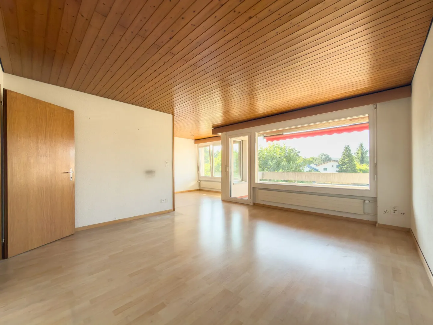 Cozy 4.5 room apartment in a quiet location with hobby room, garage, and plenty of design potential - Photo 3 of 16