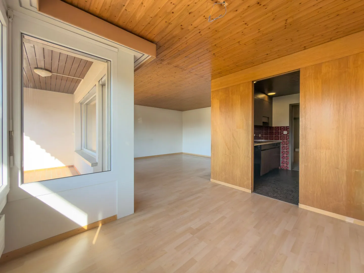 Cozy 4.5 room apartment in a quiet location with hobby room, garage, and plenty of design potential - Photo 5 of 16