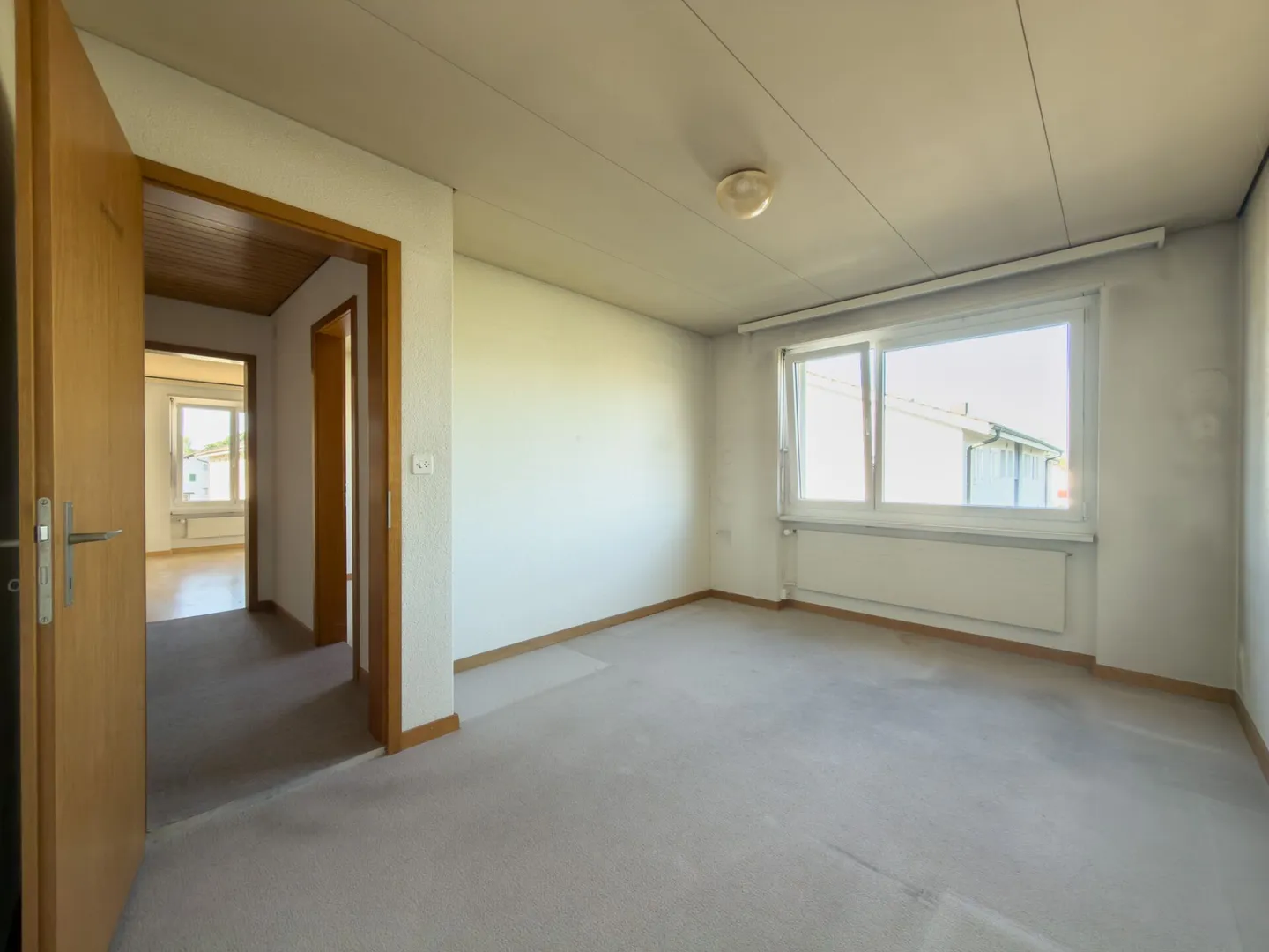 Cozy 4.5 room apartment in a quiet location with hobby room, garage, and plenty of design potential - Photo 8 of 16