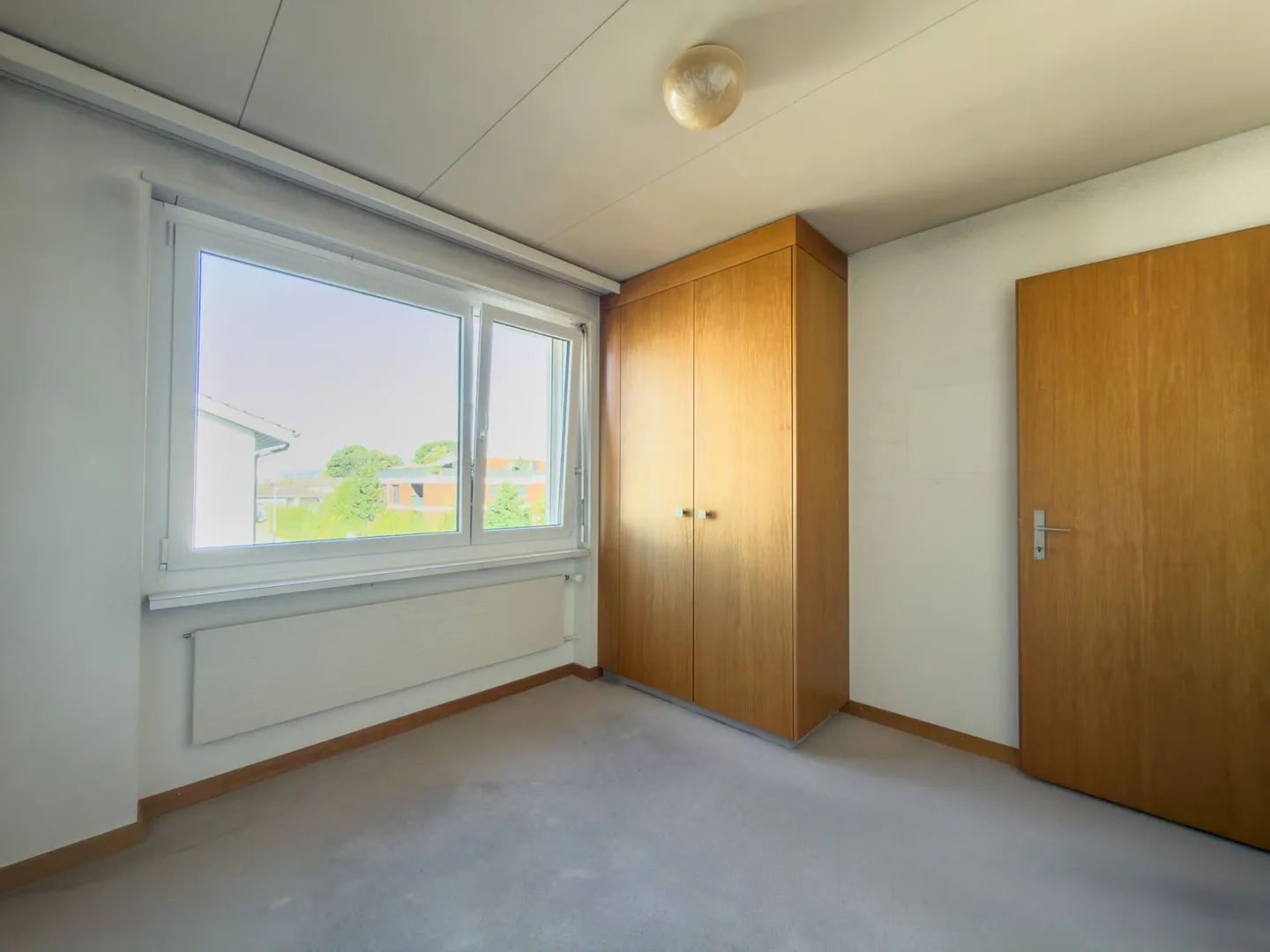 Cozy 4.5 room apartment in a quiet location with hobby room, garage, and plenty of design potential - Photo 9 of 16