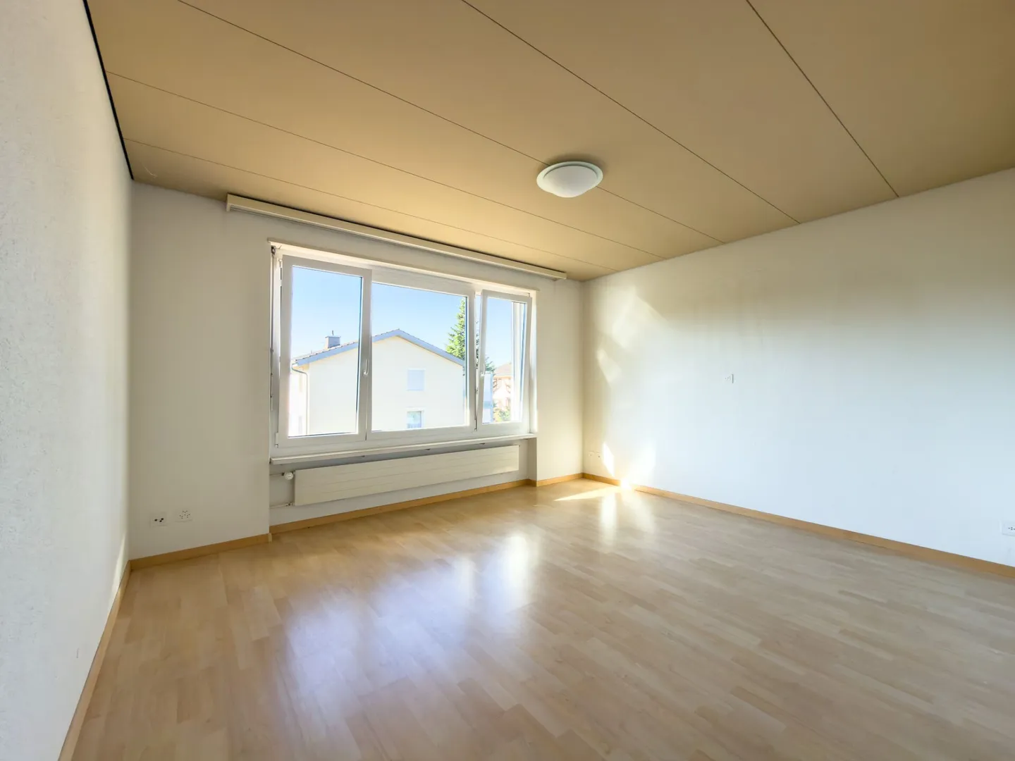 Cozy 4.5 room apartment in a quiet location with hobby room, garage, and plenty of design potential - Photo 10 of 16