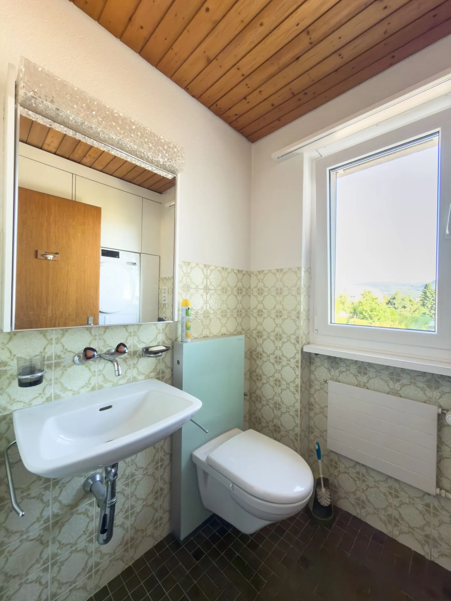 Cozy 4.5 room apartment in a quiet location with hobby room, garage, and plenty of design potential - Photo 11 of 16
