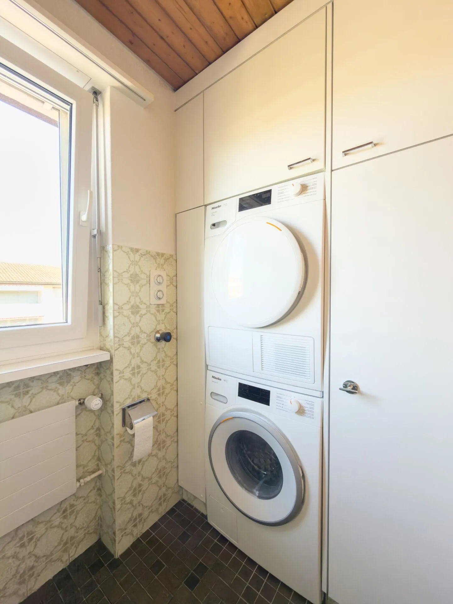 Cozy 4.5 room apartment in a quiet location with hobby room, garage, and plenty of design potential - Photo 12 of 16
