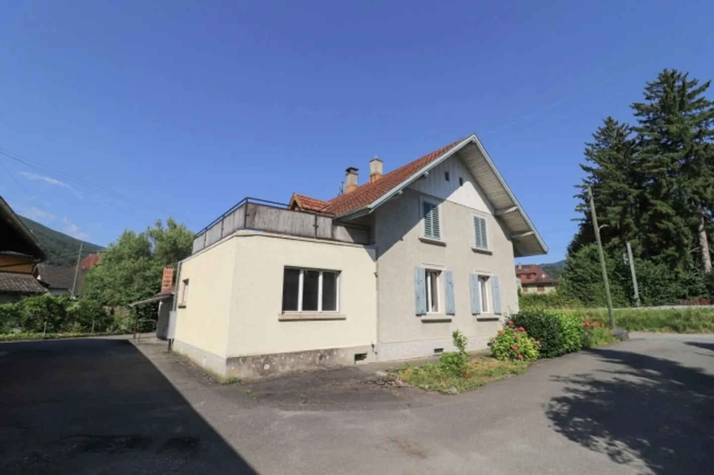 Due grandi edifici su 1'824 m2 di terreno edificabile - Foto 1 di 1