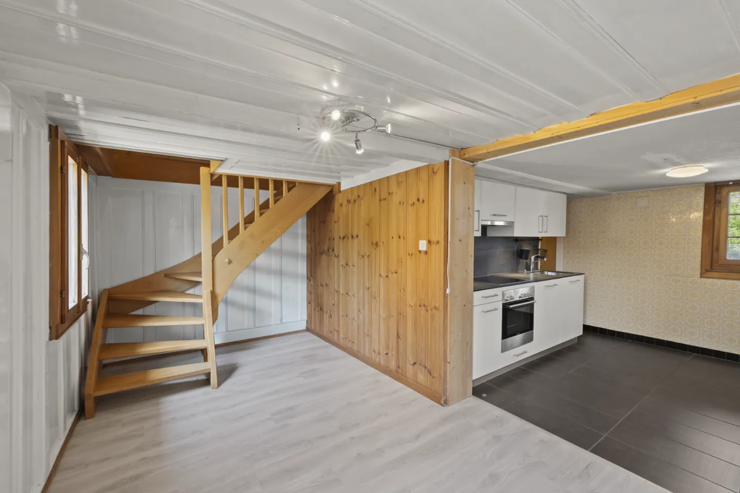 Simple village house for renovation with garden and outbuildings, in Riaz - Photo 1 of 1