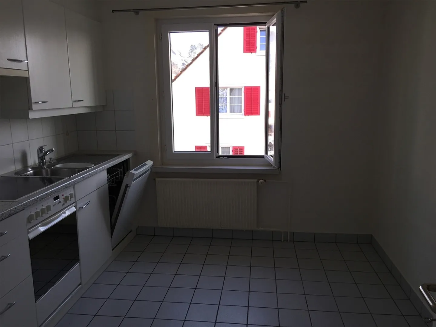 appartamento affascinante con 4 stanze in una casa trifamiliare - Foto 2 di 8