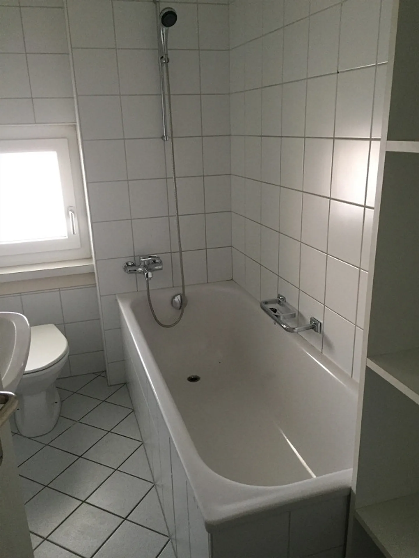 appartamento affascinante con 4 stanze in una casa trifamiliare - Foto 3 di 8