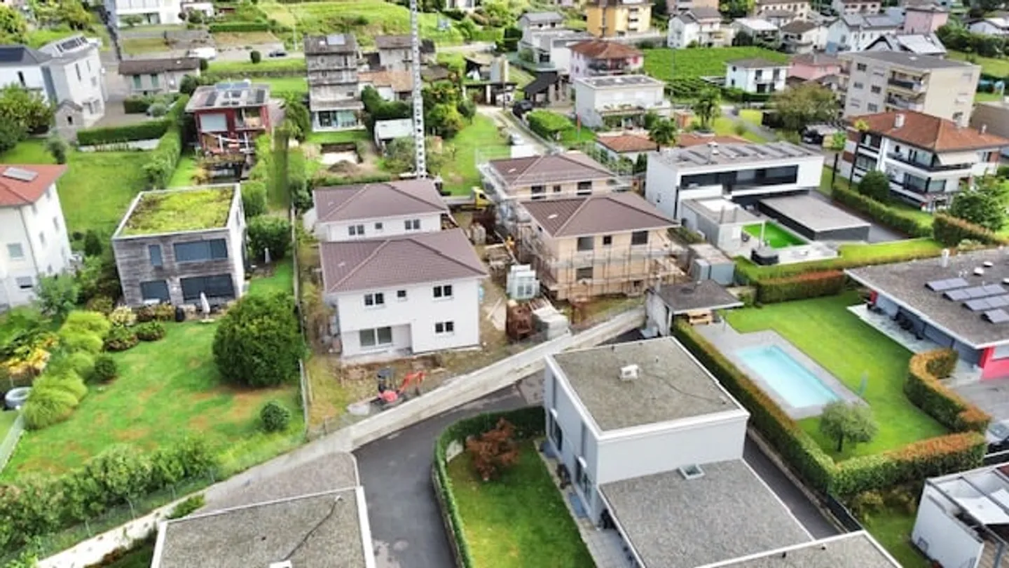 Vente à Cugnasco - Nouvelle maison individuelle avec 5,5 pièces dans un emplacement calme - Photo 3 sur 13