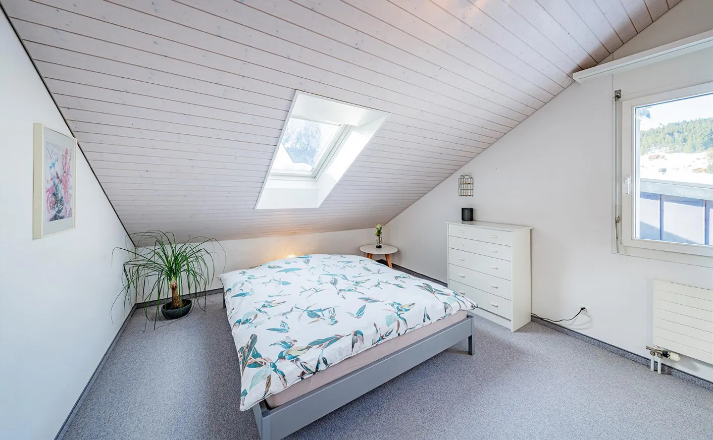 Vivere elegante ad Alpthal: Casa bifamiliare soleggiata di 5,5 stanze - Foto 5 di 8