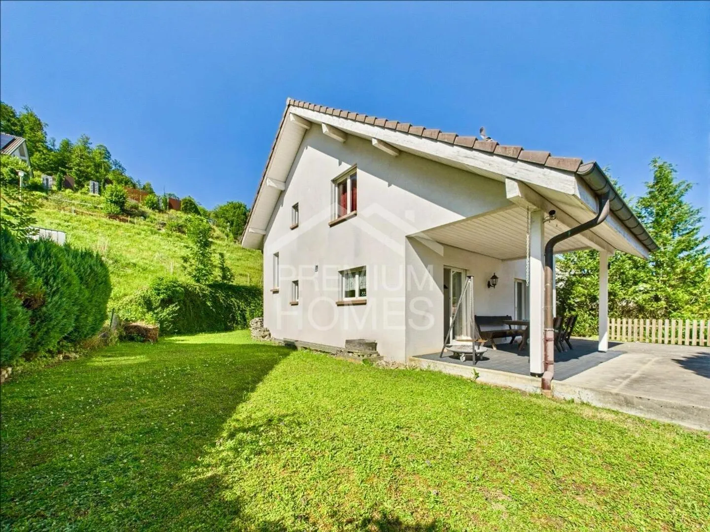 Idillio familiare con vista lontana e riserva di terreno edificabile - Foto 1 di 12