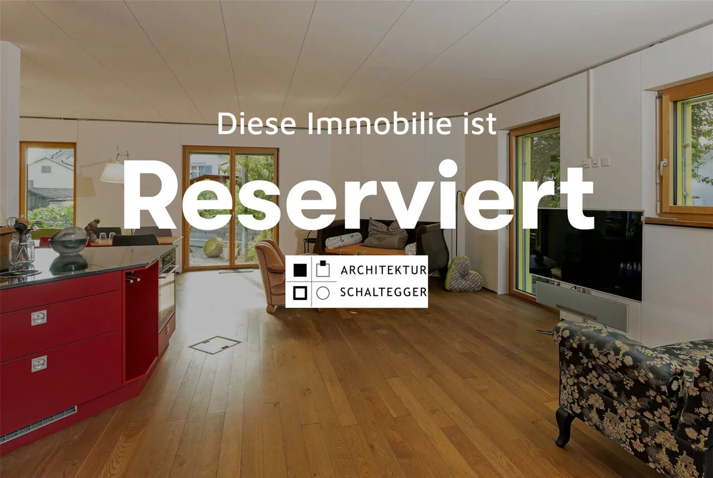 Large 2.5-room apartment with two seating areas unfurnished - Photo 1 of 13