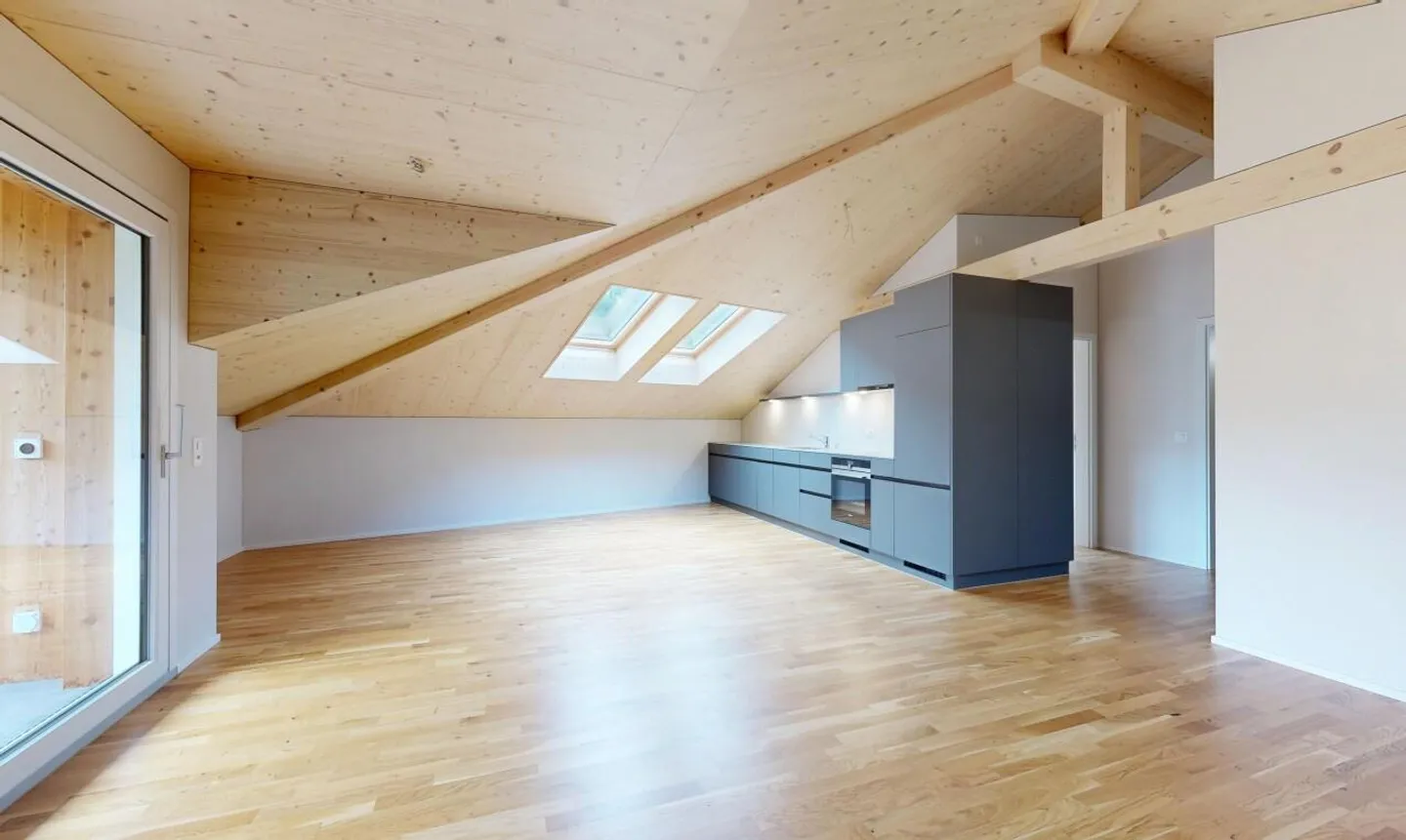 Appartement en attique 2,5 pièces avec vue dégagée à Spiringen - Photo 3 sur 11
