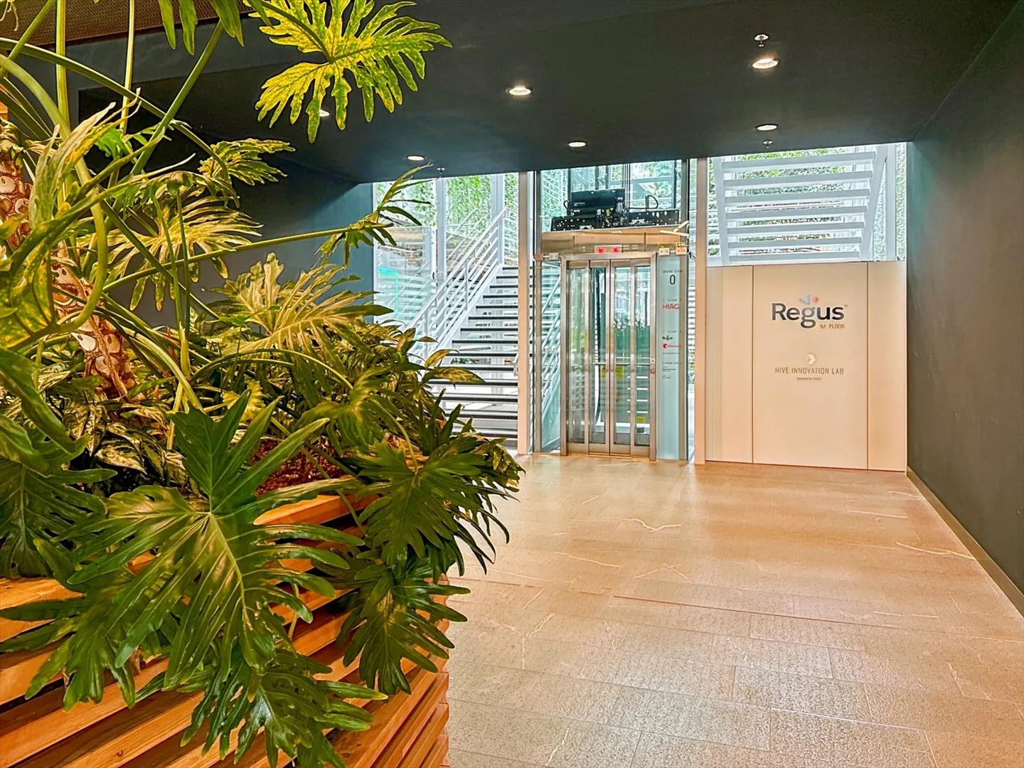 Offener Büroraum für 10 Personen in Regus Meyrin - Foto 5 von 16