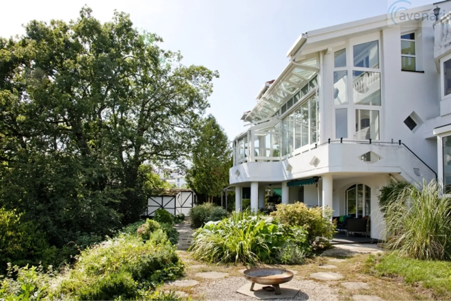 Propriété unique avec vue panoramique et piscine intérieure chauffée - Photo 2 sur 16