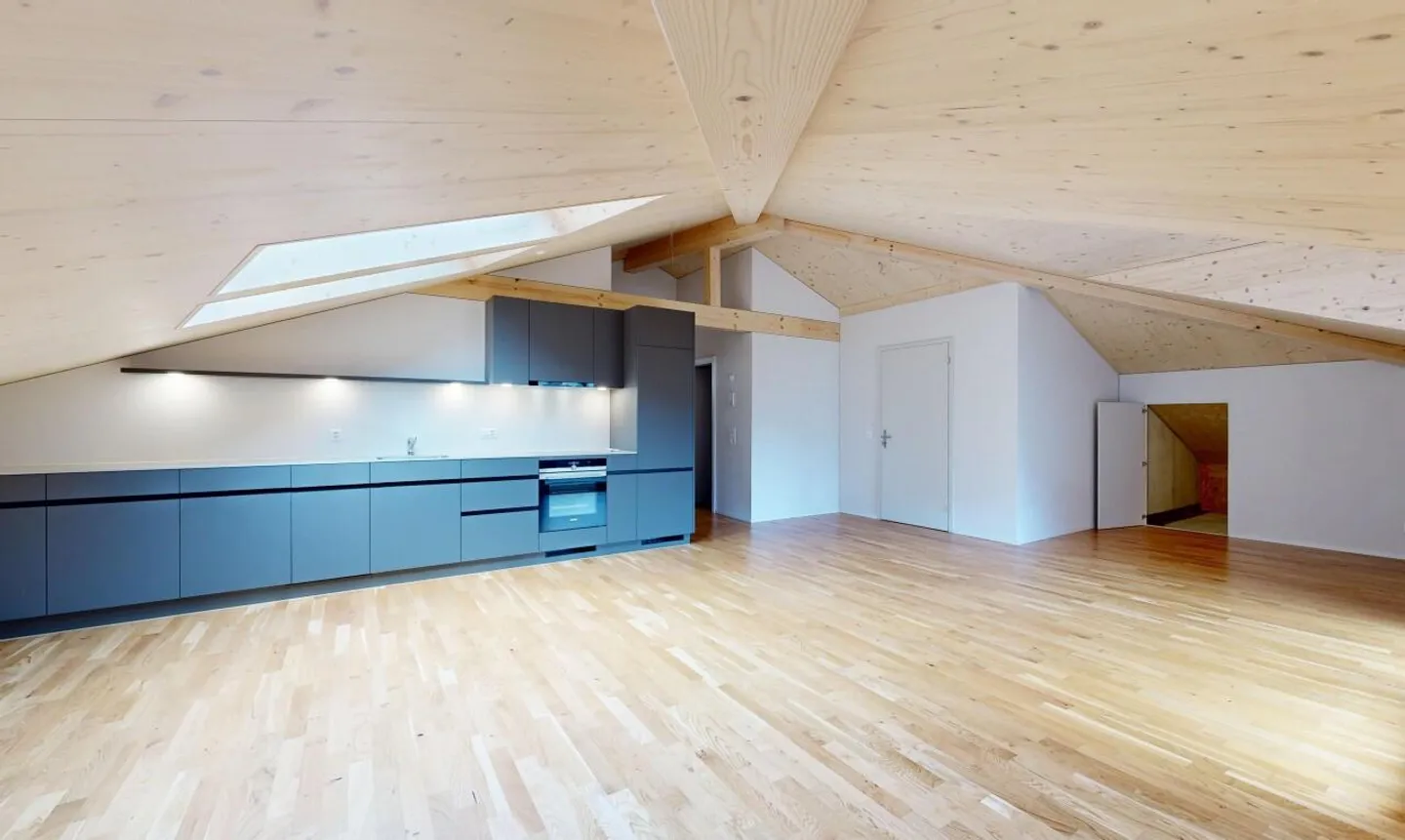 Appartement en attique 2,5 pièces avec vue dégagée à Spiringen - Photo 2 sur 11