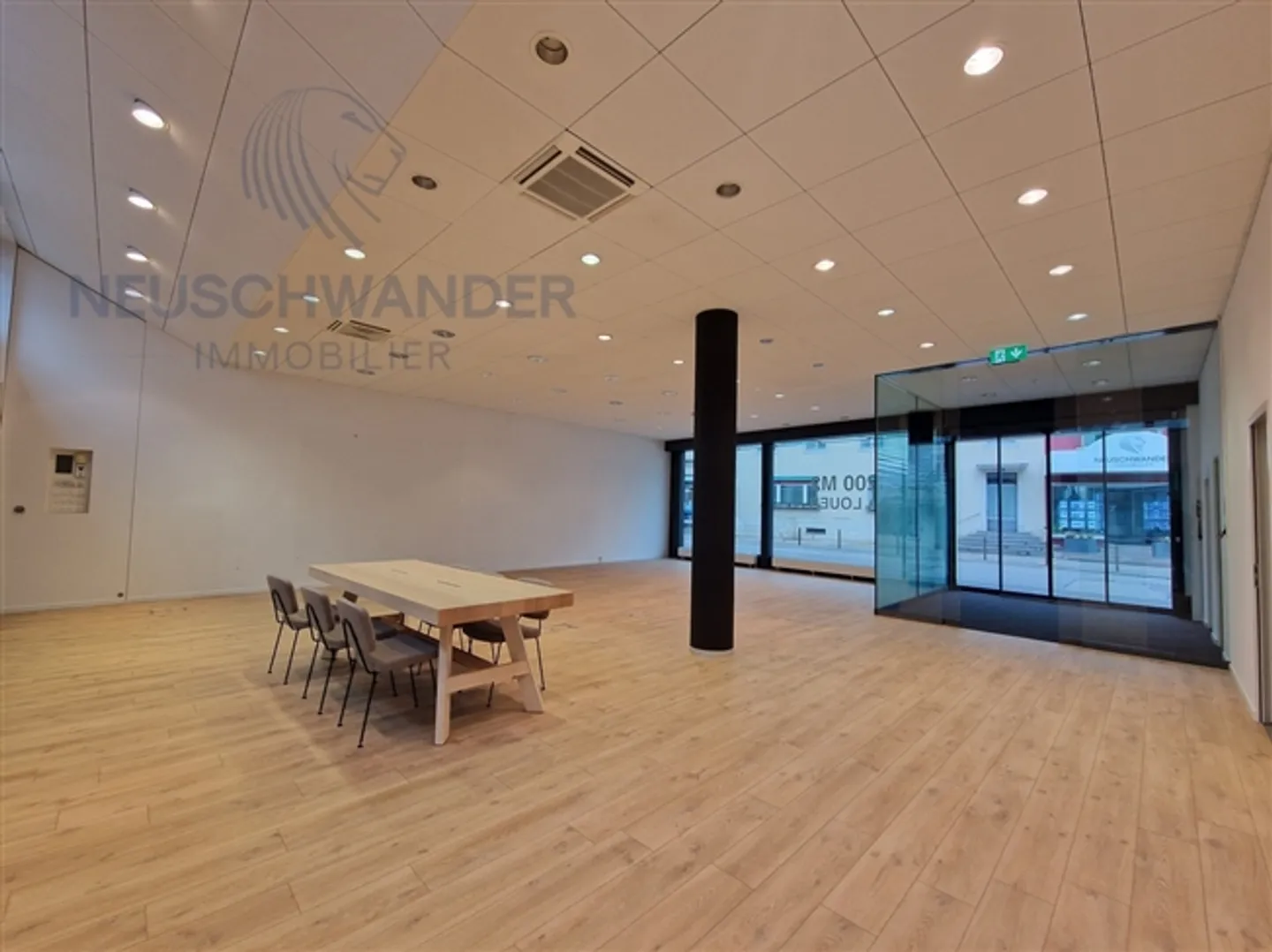 Emplacement extraordinaire au centre que vous ne devez pas manquer - Photo 1 sur 3