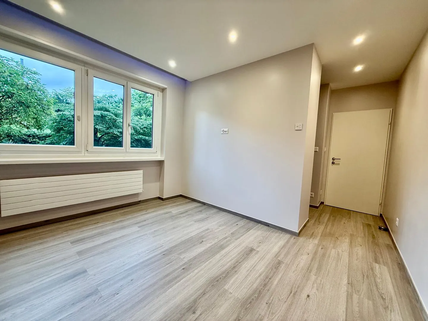 Appartement rénové de 4 chambres - Photo 3 sur 12