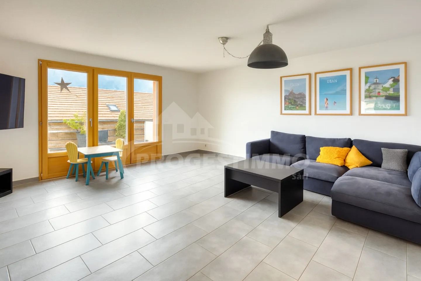Spacious Family Villa - Photo 4 of 13