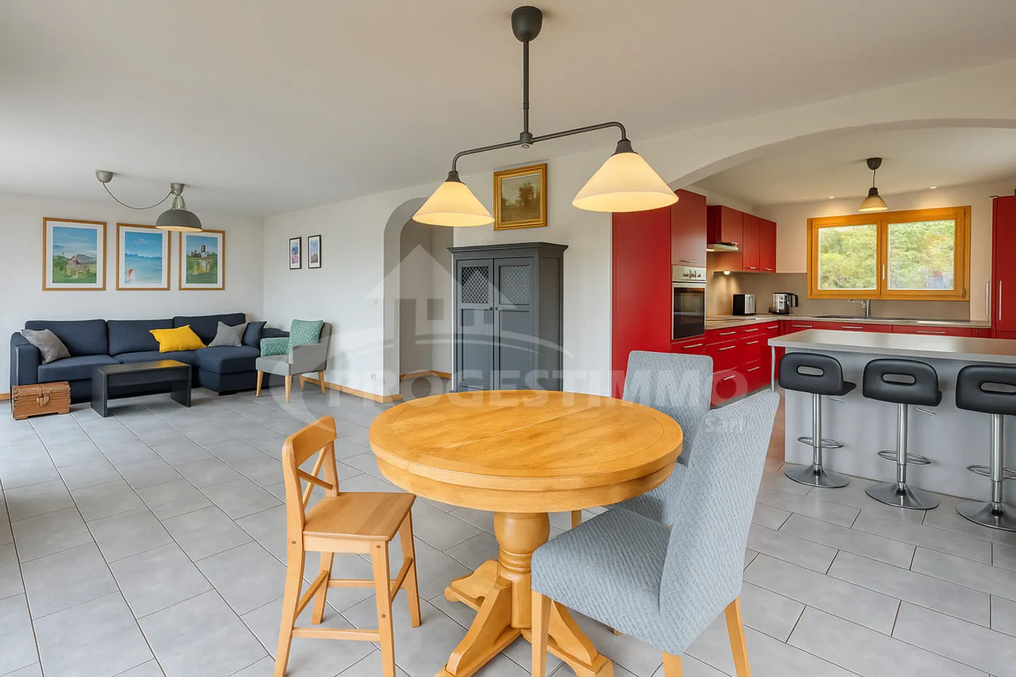 Spacious Family Villa - Photo 5 of 13