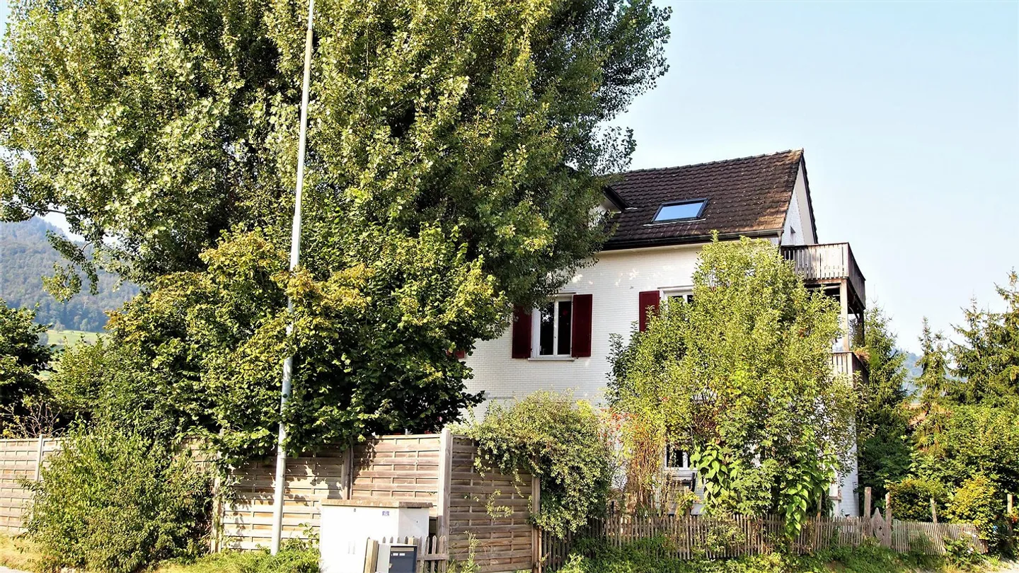 Charmante appartement de 4,5 pièces dans les combles - Photo 1 sur 25