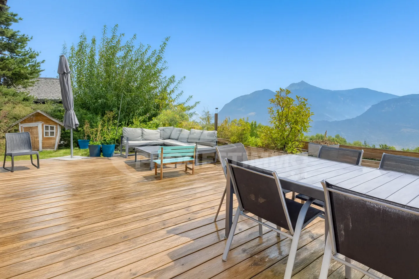 Spacious Family Villa - Photo 6 of 13