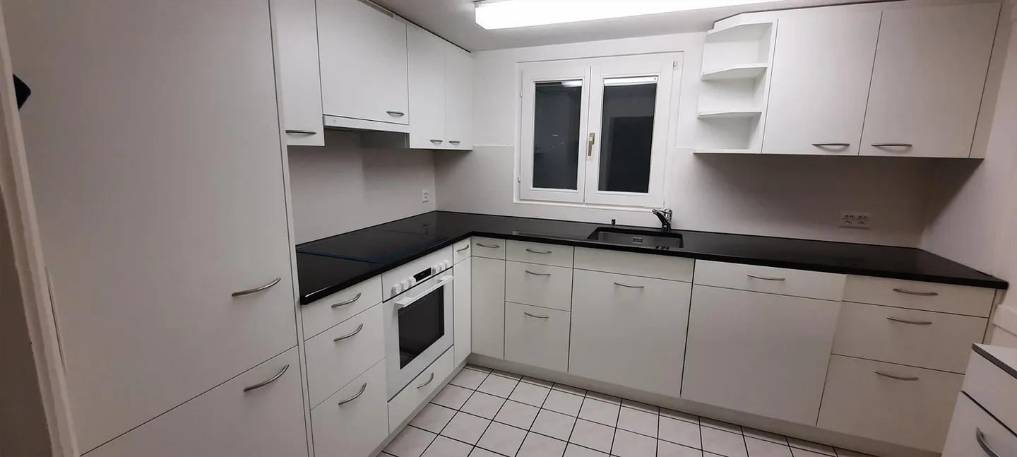 Charmante appartement de 4,5 pièces dans les combles - Photo 2 sur 25