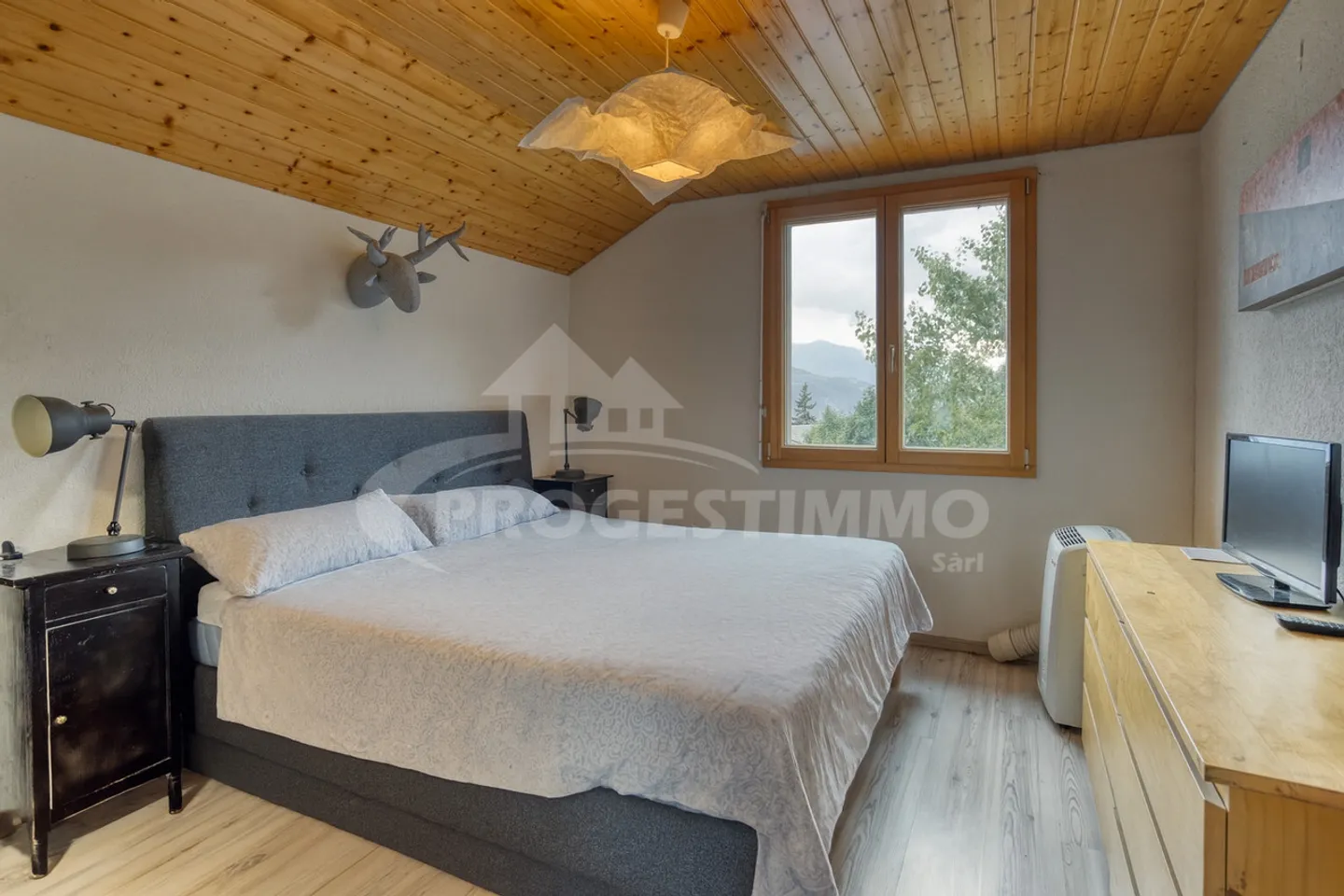 Spacious Family Villa - Photo 8 of 13