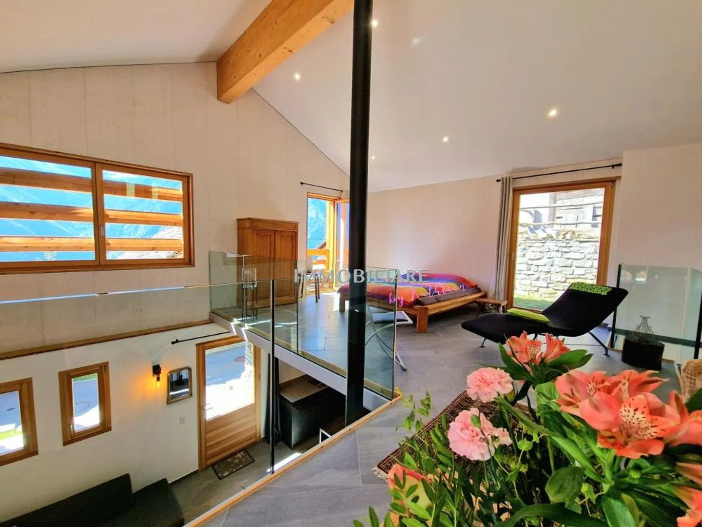 Rustique Élégant en Style Loft, avec Bâtiment Annexe, Village Montagnard à 1 100 m, Transports Publics - Photo 9 sur 24