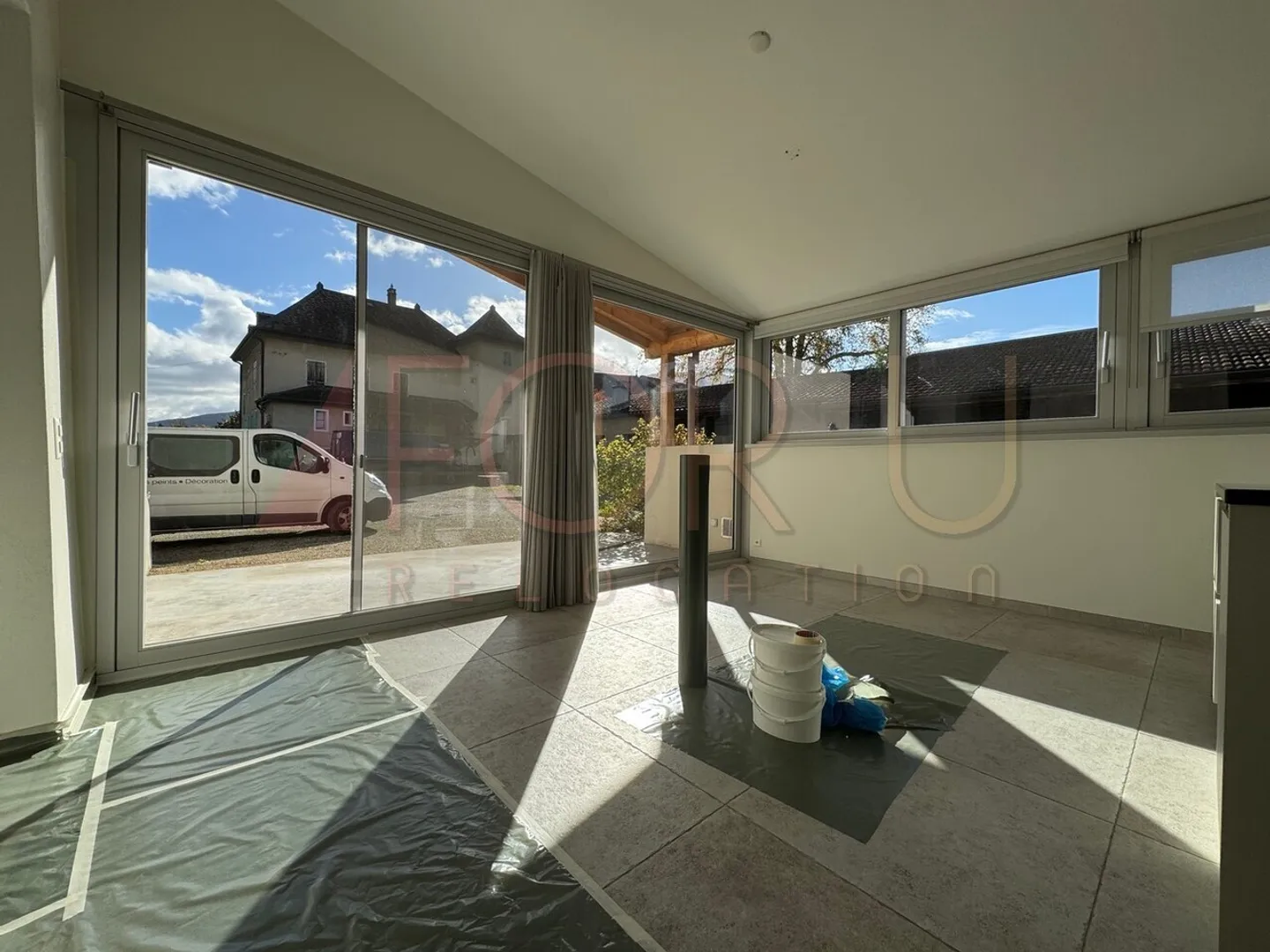 Bellissimo triplex di 6 stanze, insolito e tranquillo con giardino a Vessy - Foto 3 di 13