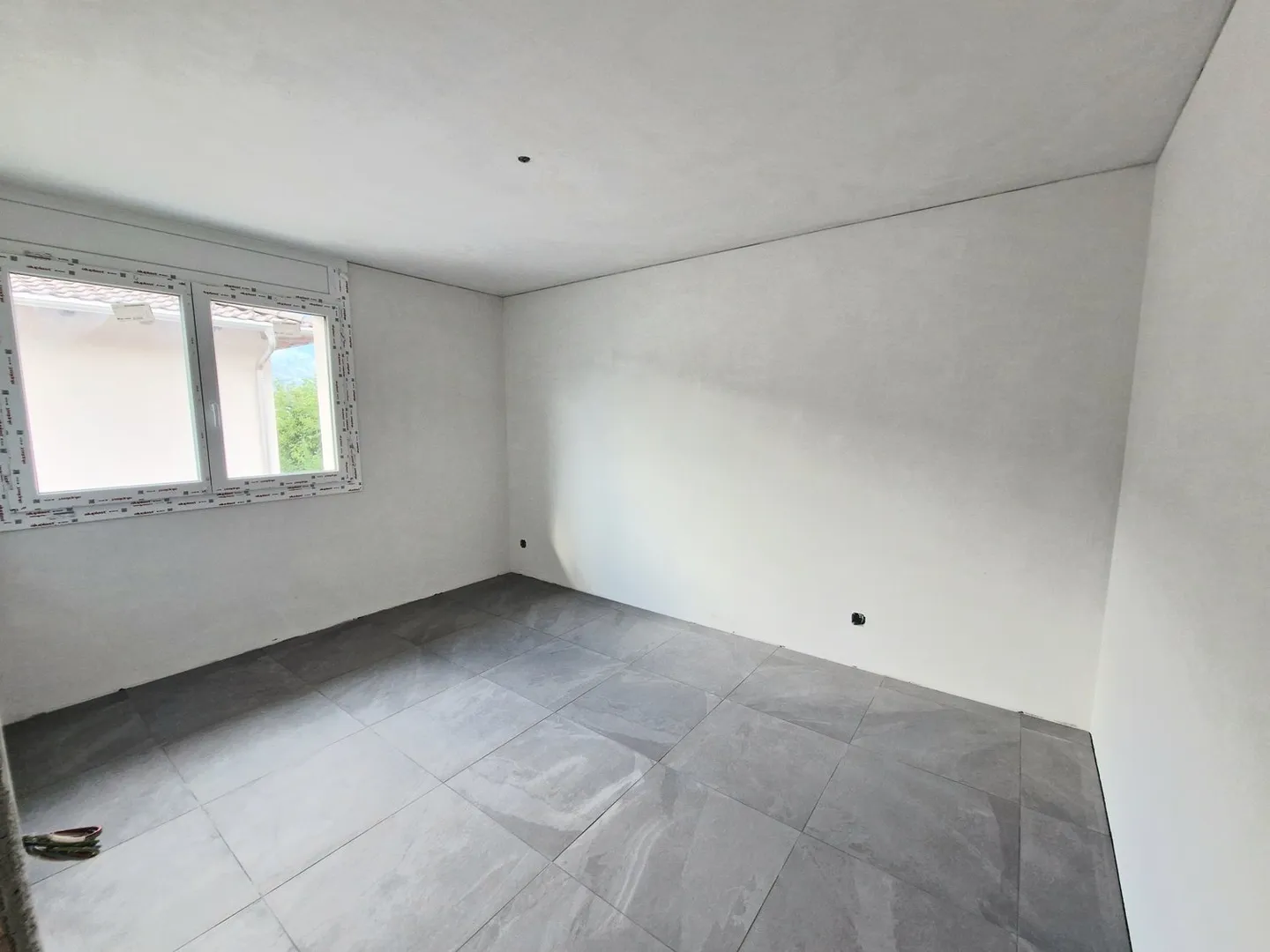 Vendita a Cugnasco - Nuova casa unifamiliare con 5,5 stanze in posizione tranquilla - Foto 9 di 13