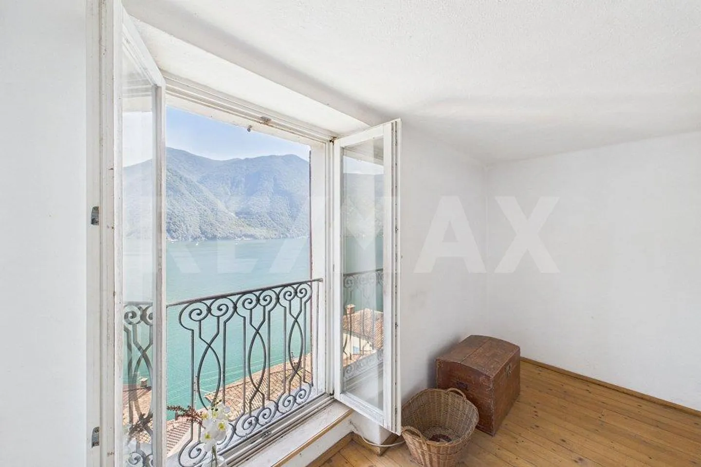 Renovation project: House and Rustico in Gandria with magnificent lake view! - Photo 2 of 11