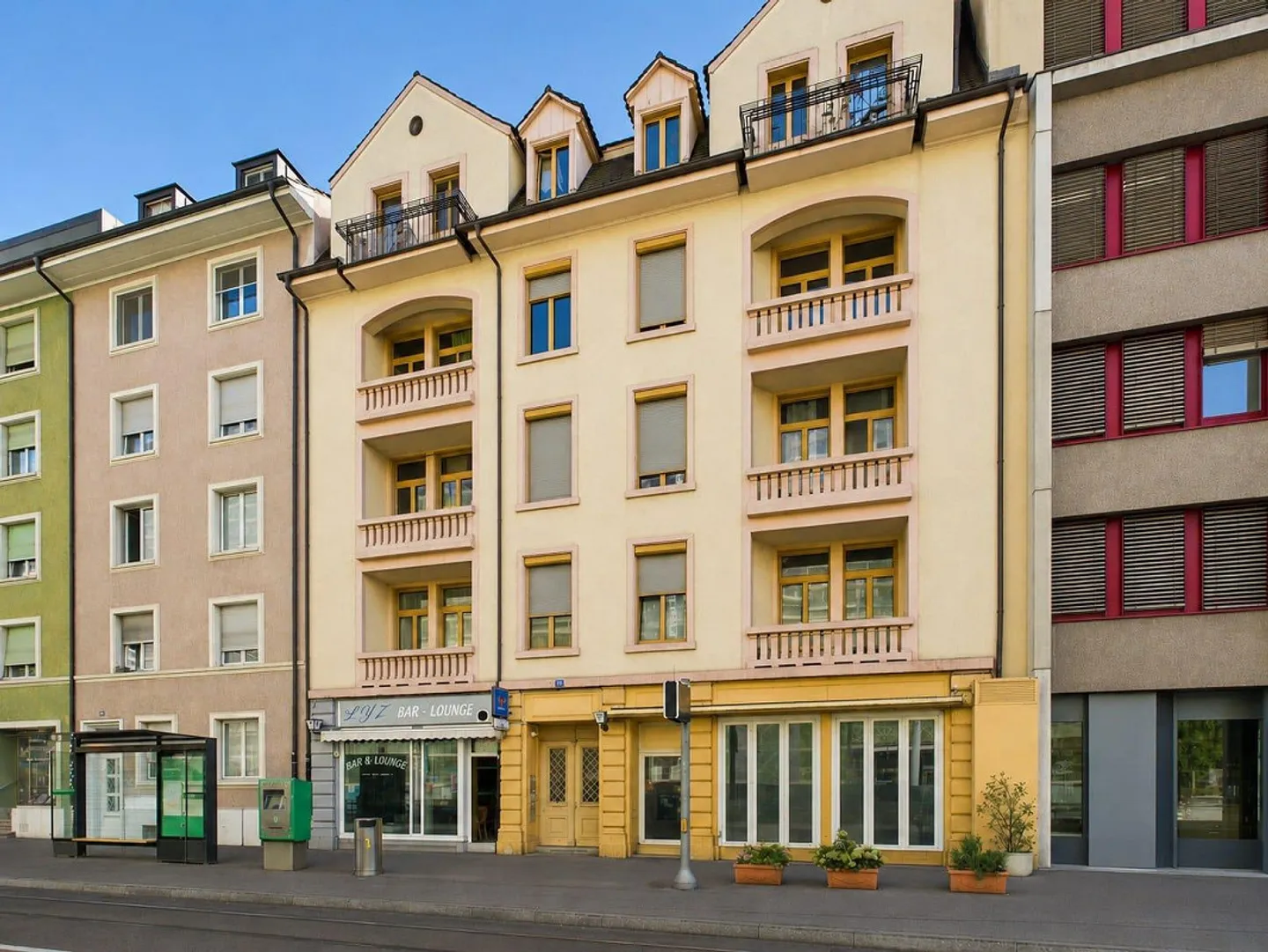 Multi-family house with 9 apartments and 2 gastronomy businesses in Basel for sale... - Photo 1 of 13