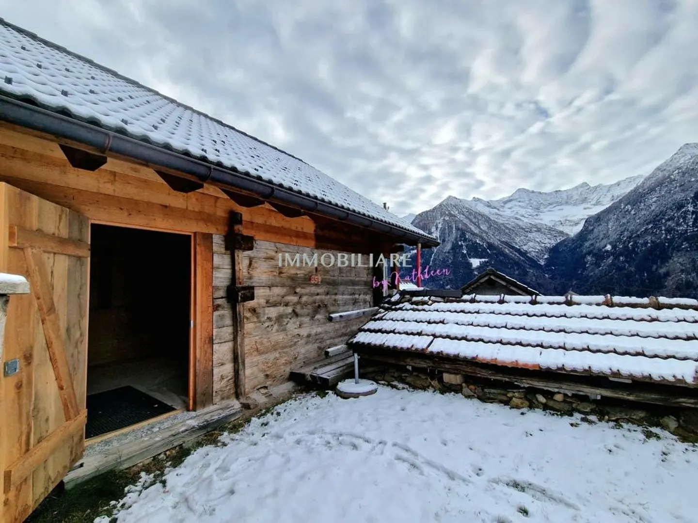 Rustique Élégant en Style Loft, avec Bâtiment Annexe, Village Montagnard à 1 100 m, Transports Publics - Photo 23 sur 24
