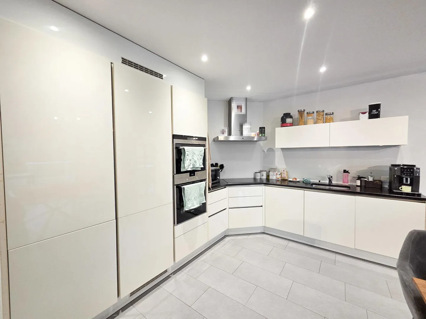 Moderne 3.5-Zimmerwohnung mit Balkon - Foto 3 von 13