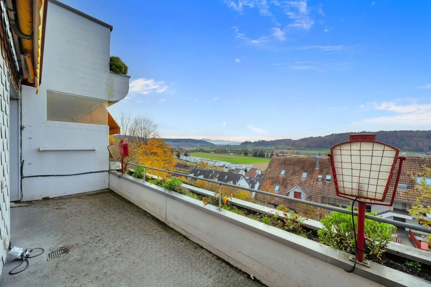 ENSOLEILLÉ, CENTRAL ET AVEC BEAUCOUP DE CHARME ET UNE VUE INCROYABLE - Photo 9 sur 11