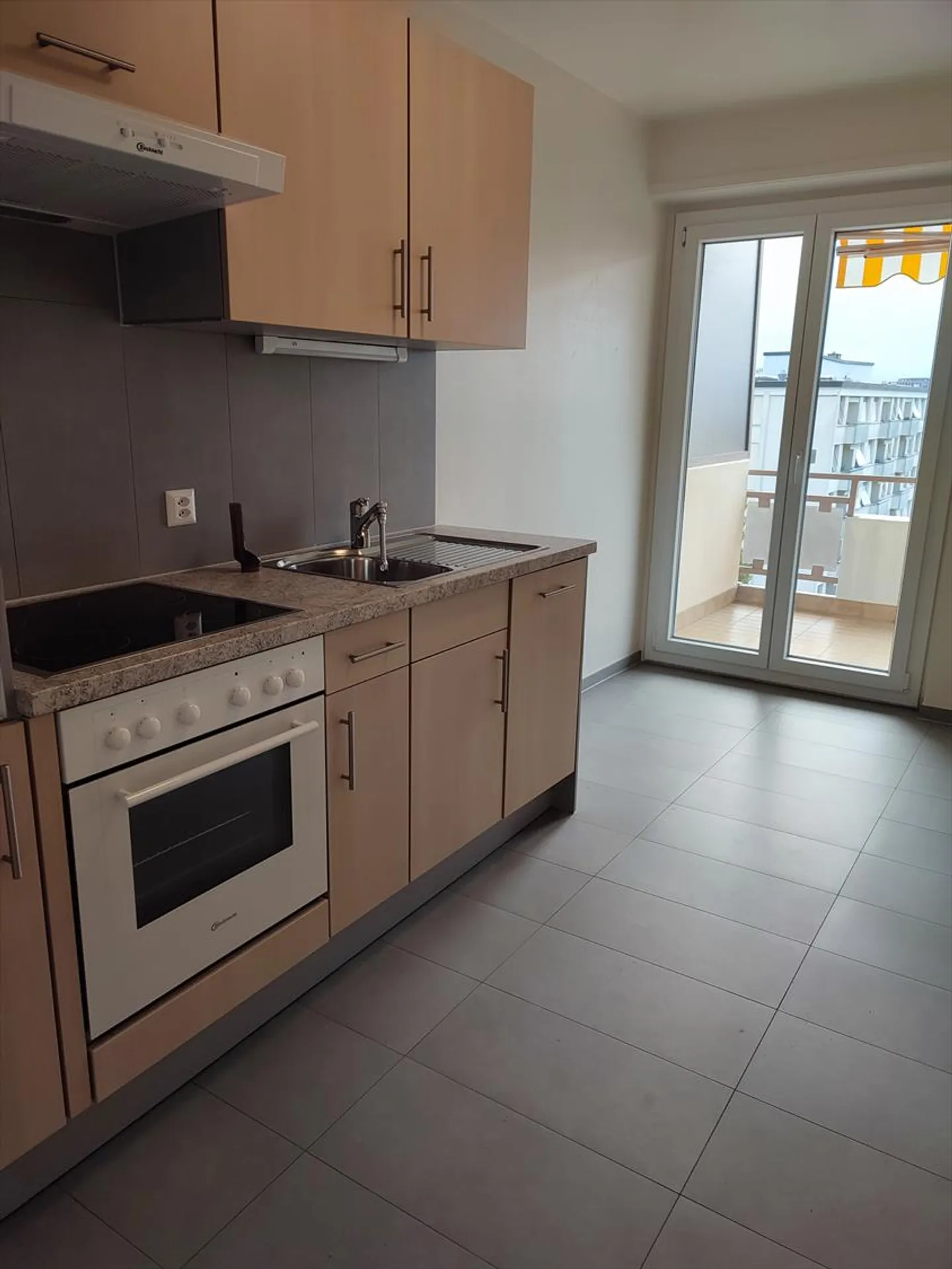 Sehr schöne, helle Wohnung, ideal gelegen - Foto 2 von 6