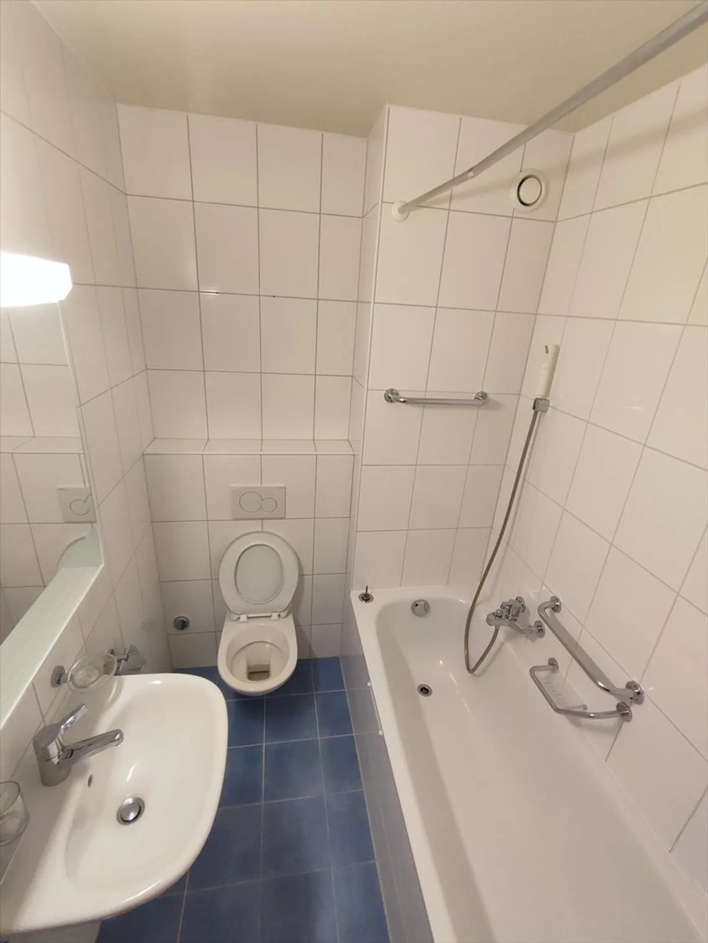 Sehr schöne, helle Wohnung, ideal gelegen - Foto 3 von 6