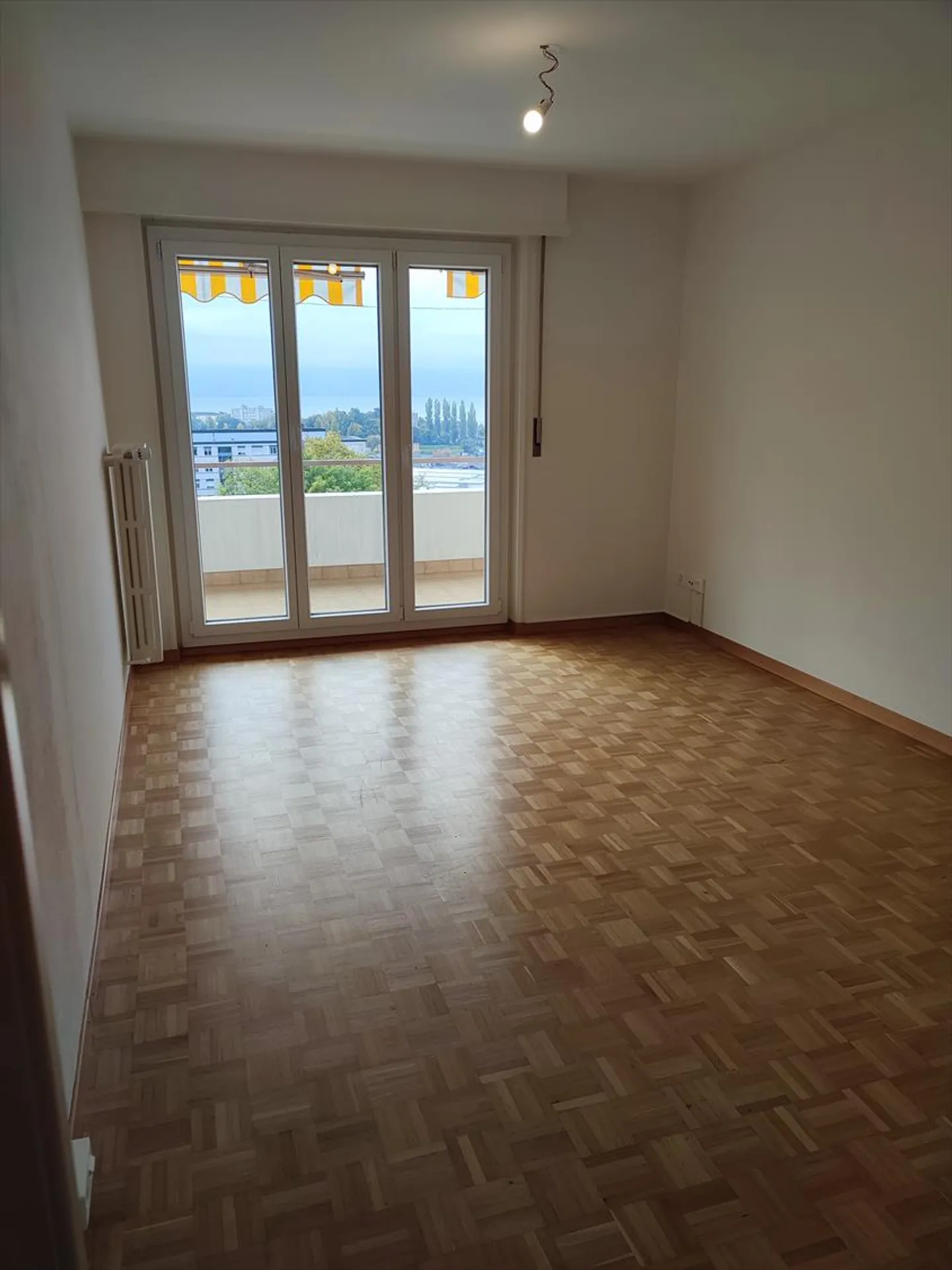 Sehr schöne, helle Wohnung, ideal gelegen - Foto 4 von 6