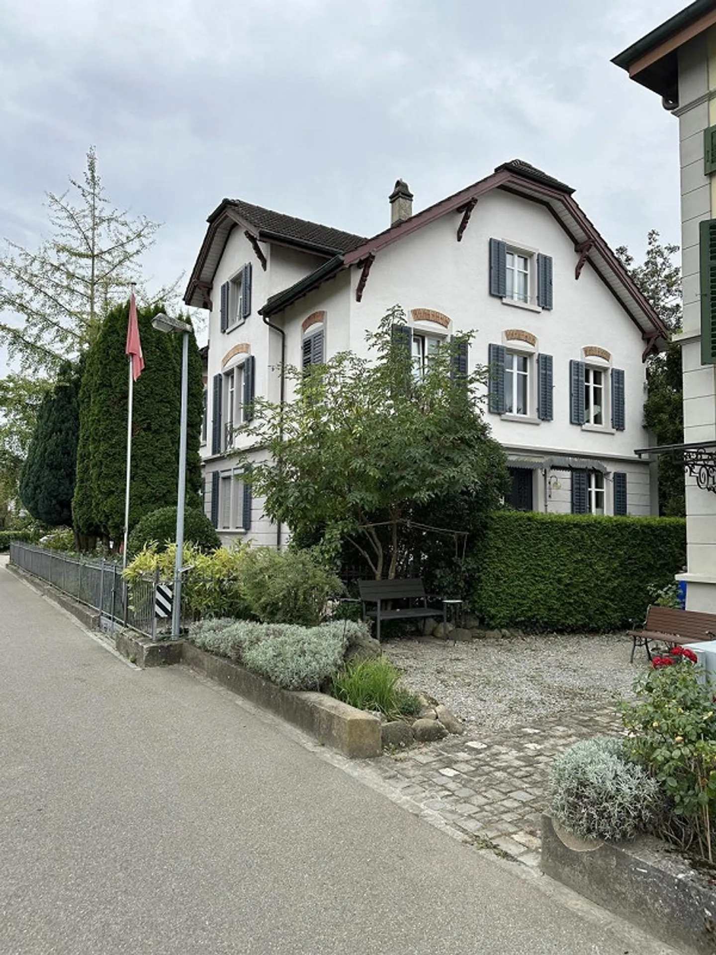 Casa unifamiliare con giardino variegato - Foto 1 di 29