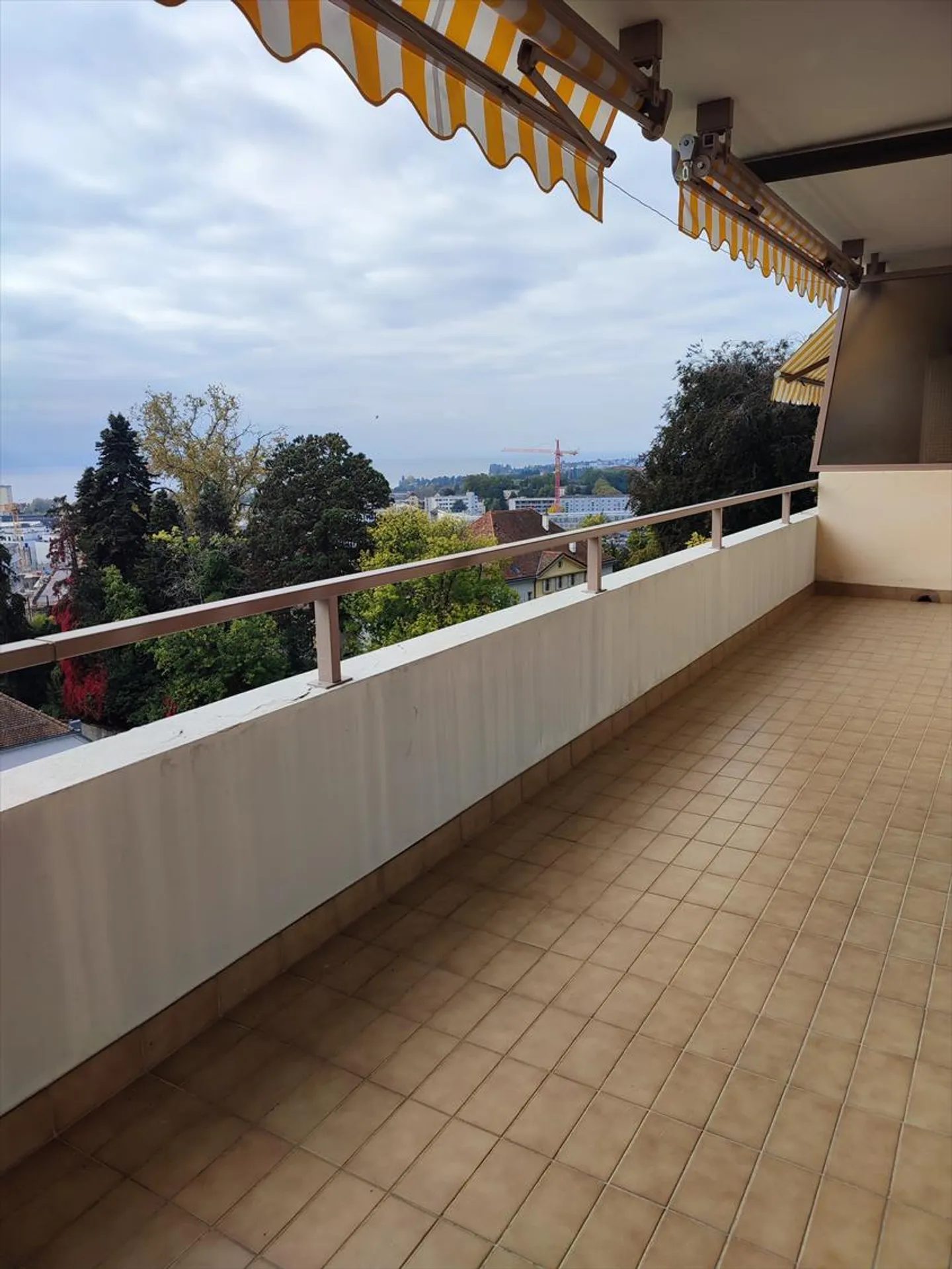 Sehr schöne, helle Wohnung, ideal gelegen - Foto 5 von 6